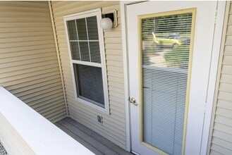 Falcon Manor Senior Housing in Williston, VT - Foto de edificio - Building Photo