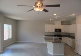 8324 S Miller Ln in Las Vegas, NV - Foto de edificio - Building Photo