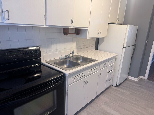 906 S Noland Rd in Independence, MO - Building Photo - Building Photo