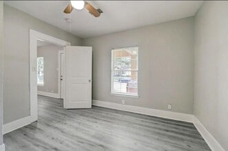 3303 Illinois St in Baytown, TX - Foto de edificio - Building Photo