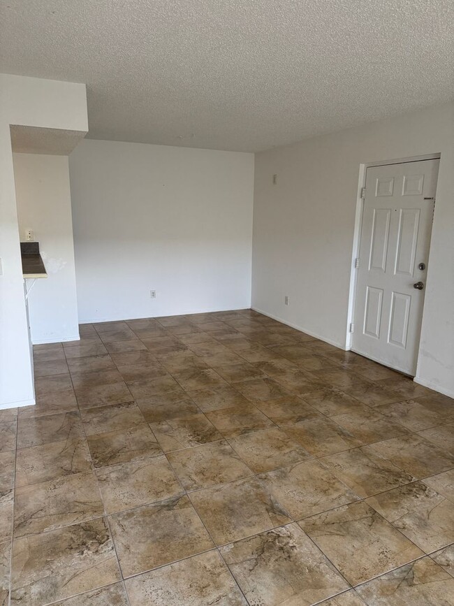 933 Sonesta Ave NE in Palm Bay, FL - Foto de edificio - Building Photo