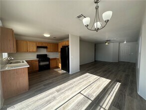 2655 Amber Crest St in Las Vegas, NV - Foto de edificio - Building Photo