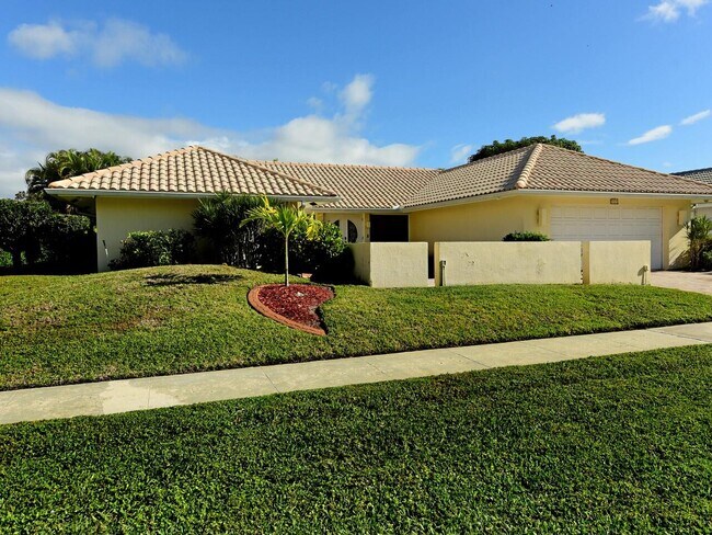 5979 Pinebrook Dr in Boca Raton, FL - Building Photo - Building Photo