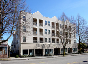 Cali Apartments in West Seattle! in Seattle, WA - Building Photo - Building Photo