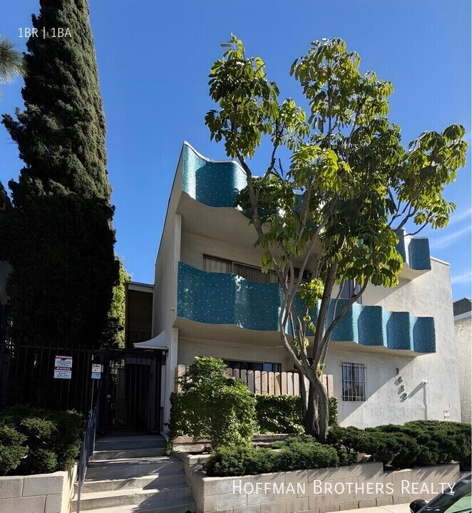 1432 N Fairfax Ave in Los Angeles, CA - Foto de edificio