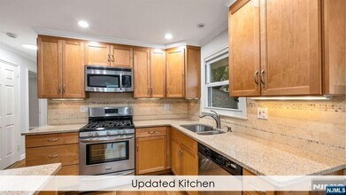 464 Dorchester Rd in Ridgewood, NJ - Building Photo - Building Photo