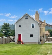 860 Pennsylvania Ave in Coraopolis, PA - Building Photo - Building Photo