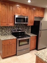 5159 Roswell Rd, Unit Sandy Springs Condo in Atlanta, GA - Building Photo - Building Photo