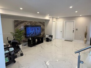 6512 Kendale Lakes Dr in Miami, FL - Foto de edificio - Building Photo