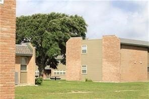 property at 711 Glenoak Dr