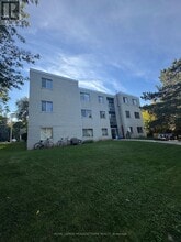 8 Cherry St in Halton Hills, ON - Building Photo - Building Photo