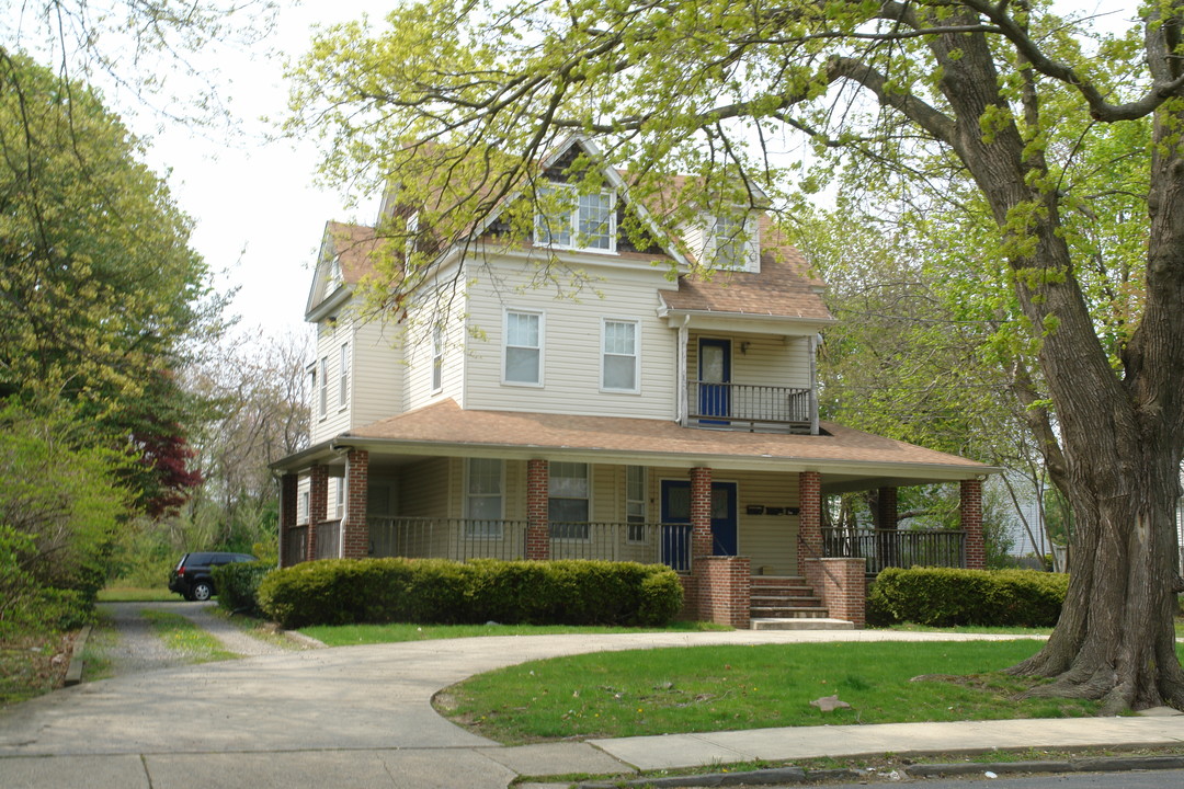 422 Sairs Ave in Long Branch, NJ - Building Photo