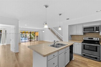 15518 Braemar Ct in Hialeah, FL - Building Photo - Building Photo