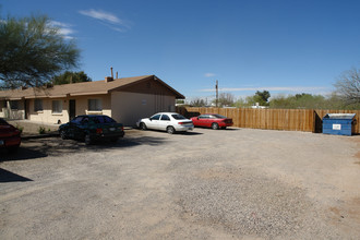 1601-1609 N Louis Ln in Tucson, AZ - Foto de edificio - Building Photo