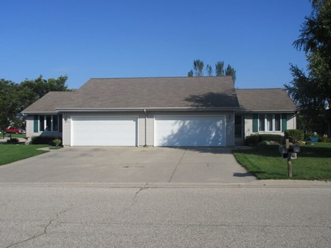 3701-3703 Pintail Dr