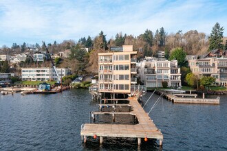 Reef Apartments in Seattle, WA - Building Photo - Building Photo