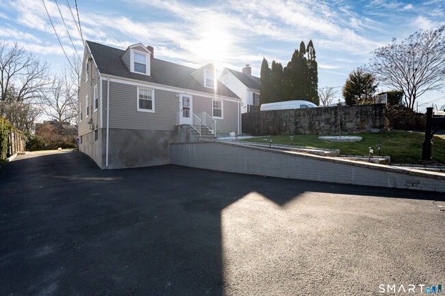 191 Hobart Ave in Greenwich, CT - Building Photo - Building Photo