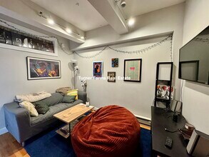 12 Stoneholm St, Unit 619R in Boston, MA - Foto de edificio - Building Photo