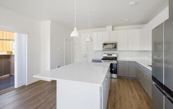 32772 Ten Trails Pkwy SE in Black Diamond, WA - Foto de edificio - Building Photo