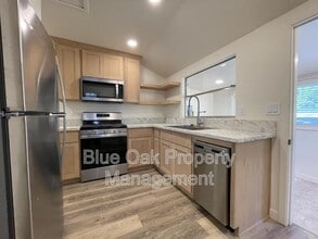 352 E 7th Ave in Chico, CA - Building Photo - Building Photo