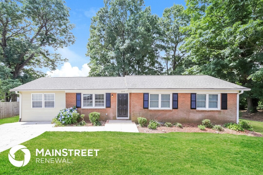 320 Logan Ct in King, NC - Building Photo