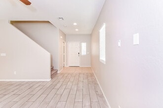 9028 Leading Ct in Las Vegas, NV - Foto de edificio - Building Photo