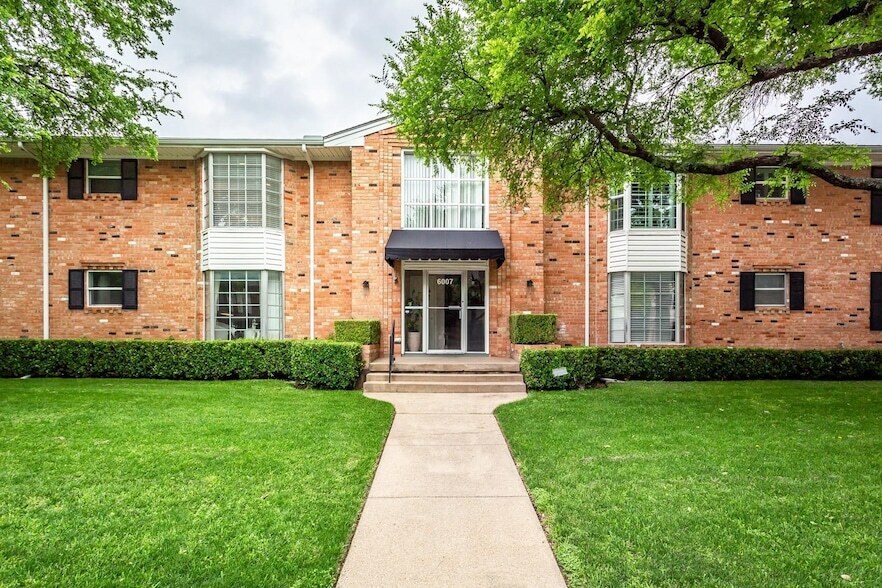 6007 Sandhurst Ln, Unit B in Dallas, TX - Building Photo