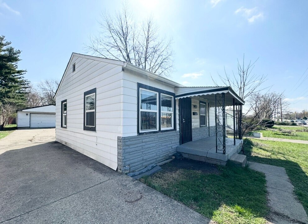 3425 N Emerson Ave in Indianapolis, IN - Foto de edificio