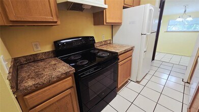 1715 Bentley Blvd in Kissimmee, FL - Building Photo - Building Photo