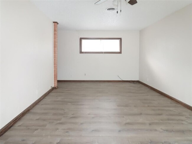 205 Highland Dr in Hitchcock, TX - Building Photo - Building Photo