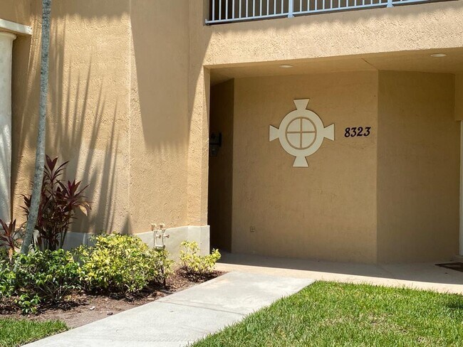8323 Mulligan Cir in Port St. Lucie, FL - Building Photo - Building Photo