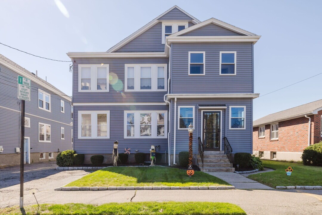 13 Woodrow Ave, Unit 1 in Newton, MA - Building Photo