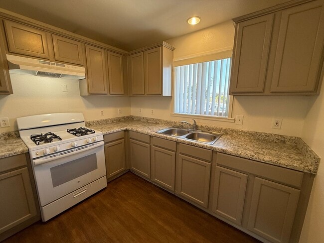 502 S Oakley Ave in Santa Maria, CA - Building Photo - Building Photo