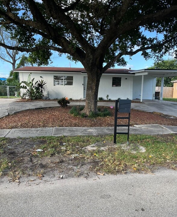 1511 Avenue H W in Riviera Beach, FL - Building Photo