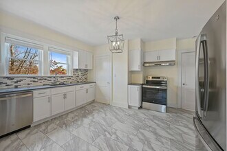 158 Henry St in Greenwich, CT - Building Photo - Building Photo