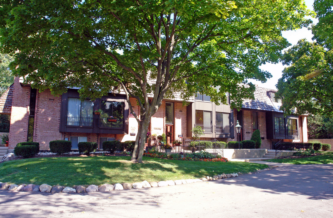 The Arbors at Barrington in Barrington, IL - Building Photo