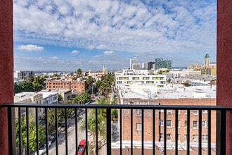TALA Local at 719 S. Hoover Street in Los Angeles, CA - Foto de edificio - Interior Photo