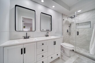 10520 SW 46th Terrace in Miami, FL - Building Photo - Building Photo