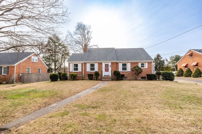 192 Spring St in Windsor Locks, CT - Building Photo - Building Photo