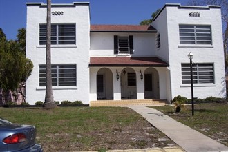 424 Armada Rd S in Venice, FL - Foto de edificio - Building Photo