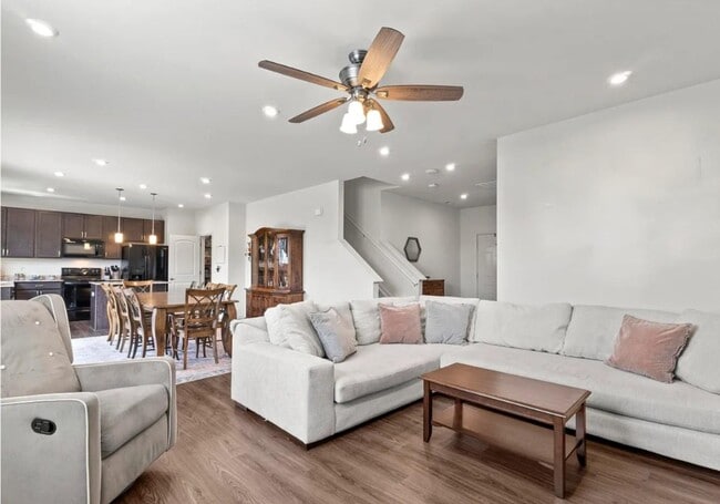 property at 425 Vildana Wy