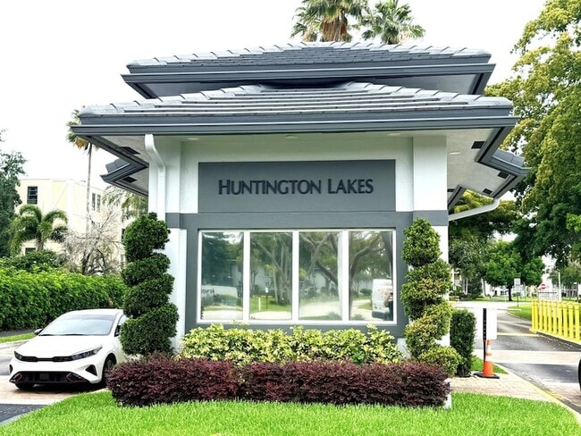 7076 Huntington Ln, Unit 6080 in Delray Beach, FL - Foto de edificio - Building Photo