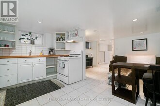 1900 Gerrard St E in Toronto, ON - Building Photo - Building Photo