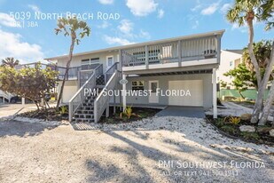 5039 N Beach Rd in Englewood, FL - Building Photo