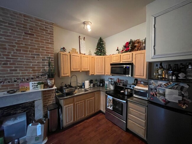 927 N Calvert St, Unit 2F in Baltimore, MD - Foto de edificio - Building Photo