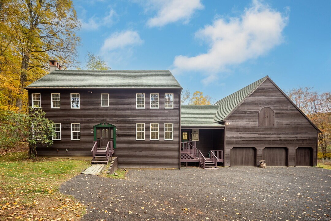17 Curtis Dr in Sherman, CT - Building Photo