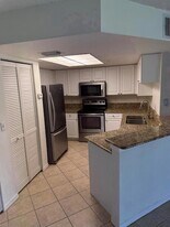 500 Crestwood Ct S, Unit 514 in Royal Palm Beach, FL - Building Photo