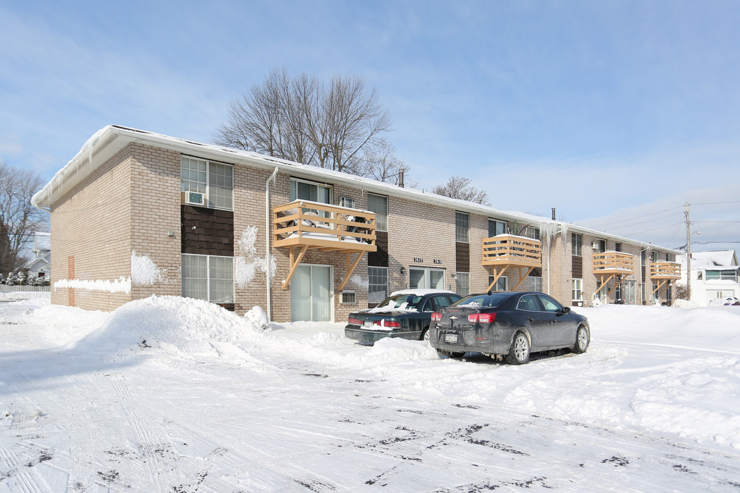 Dale Court Apartments in Greece, NY - Building Photo