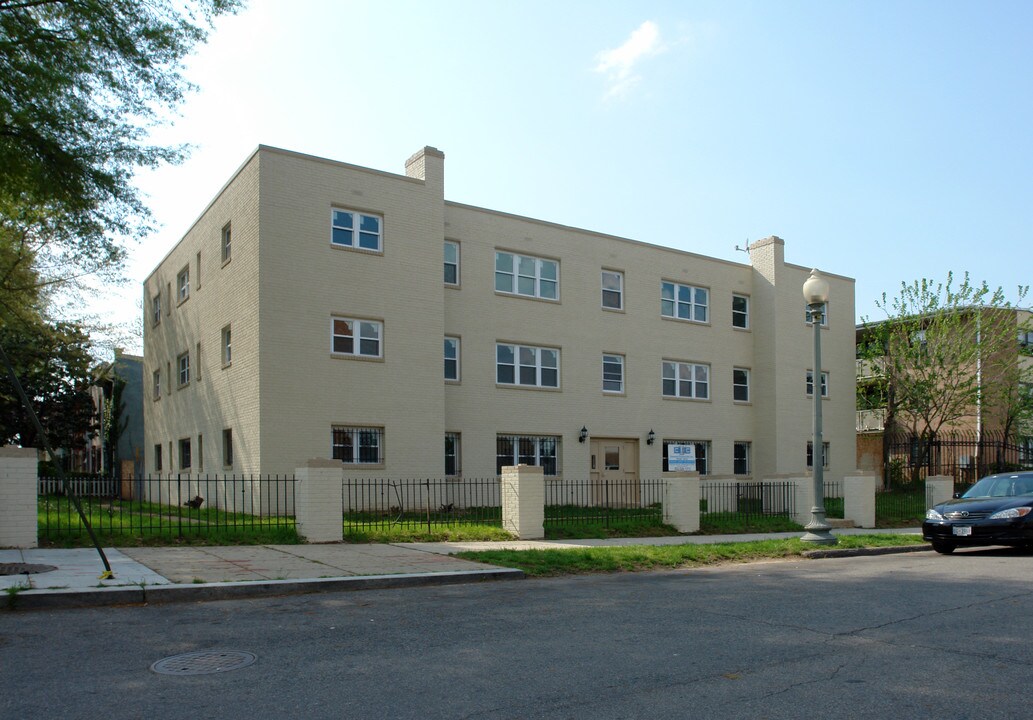 1023 14th St SE in Washington, DC - Foto de edificio