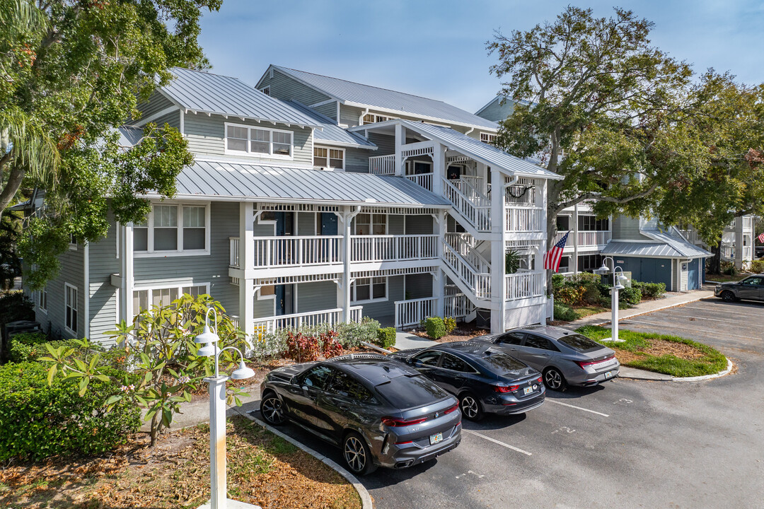 Dolly Bay Condominiums in Palm Harbor, FL - Foto de edificio